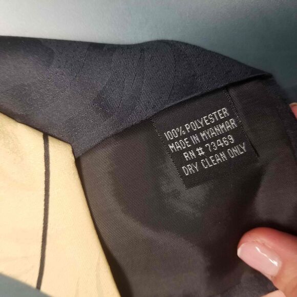 Tasmania Devil Looney Tunes Mania Tie - Picture 7 of 7